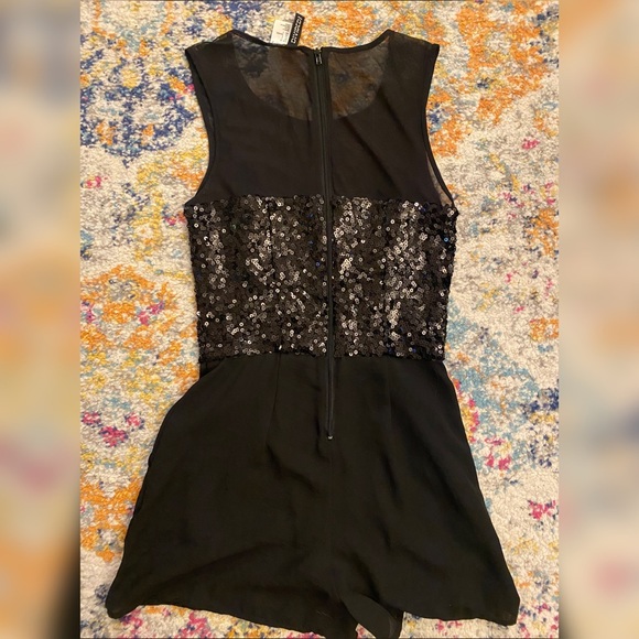 FLASH SALE H&M Holiday Romper w/ pockets and sequins and mesh Sz XS or 2 - Picture 4 of 4
